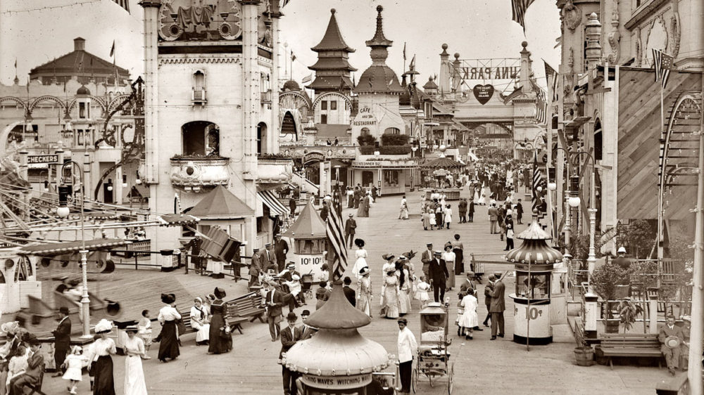 Visitors to Coney Island’s Luna Park, ca.1910-1915. Via Library of Congress (LC-B2- 2240-13).