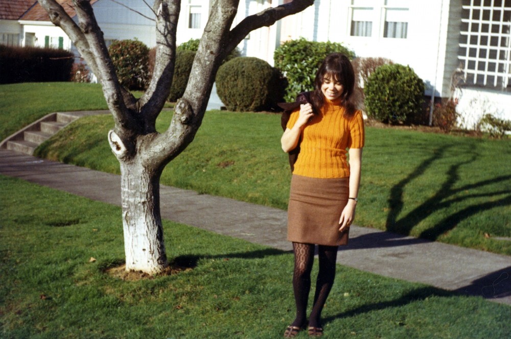 Fashion can tell us a lot about a generation’s values and world view. Miniskirts – one of the most radical and popular fashions of the 1960s – demonstrated the new sexual openness of young women during this era of free love. Photograph of young woman in Eugene, Oregon, 1966. Wikimedia, http://commons.wikimedia.org/wiki/File:1960s_fashions_(1709303069).jpg.