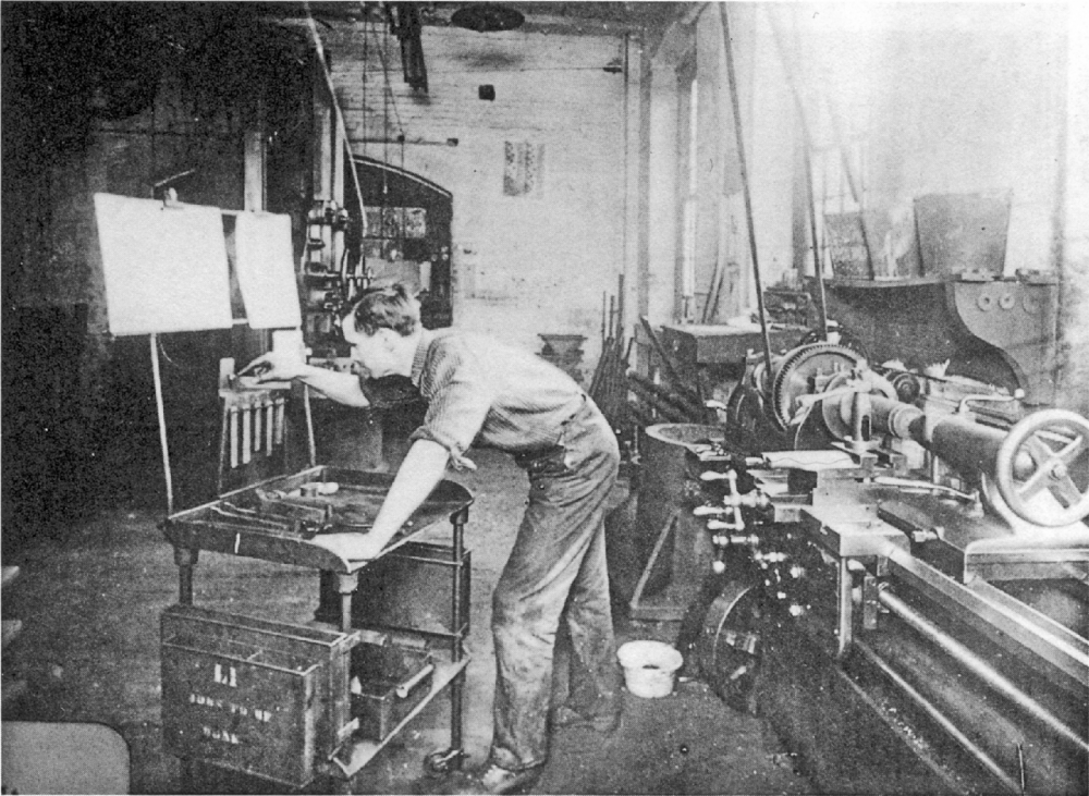 Companies throughout the United States adopted the practices of “Taylorism” at the turn of the century, making the work of laborers like this machinist at the Tabor Company remarkably efficient. Photograph, c. 1905. Wikimedia, http://commons.wikimedia.org/wiki/File:Musterarbeitsplatz.png.